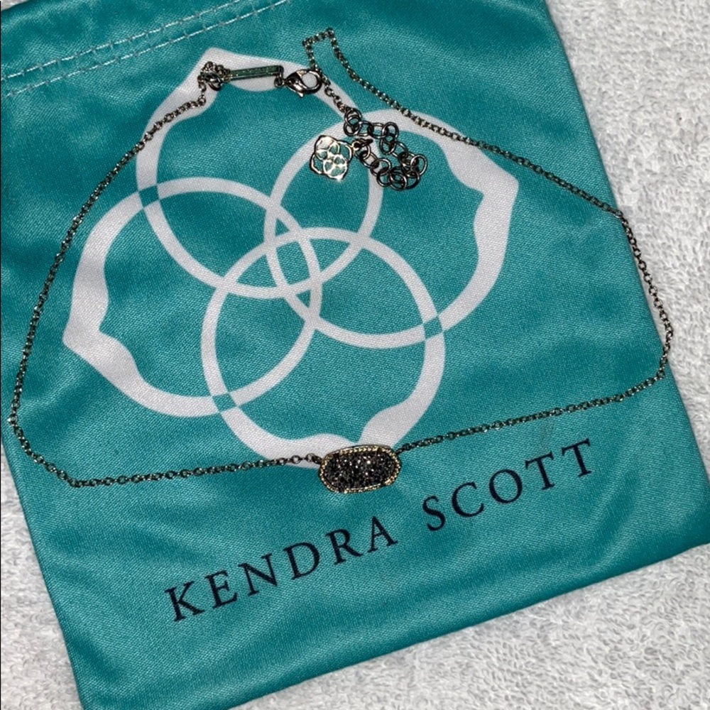 Kendra Scott necklace